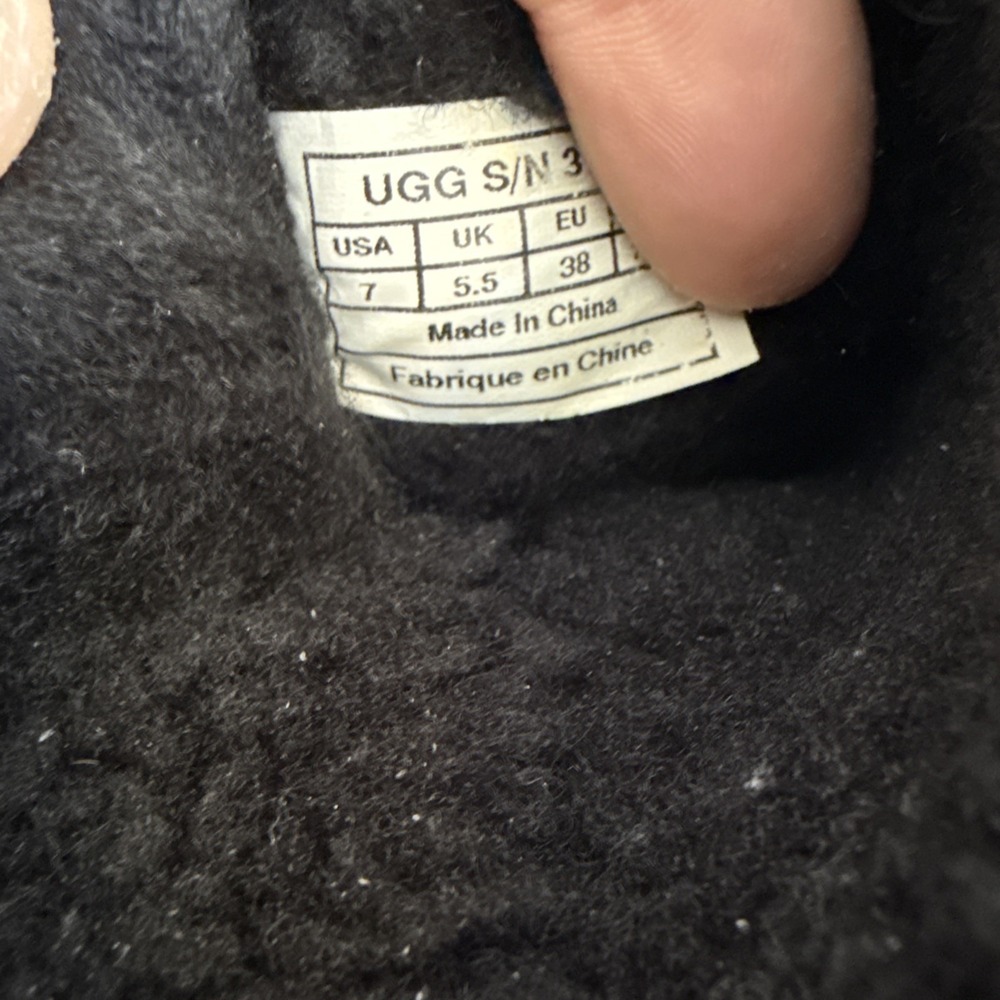 Ugg Classic Short Sparkles Sequins Black Boots Shearling S/N 3161  Size 7 - Picture 10 of 10